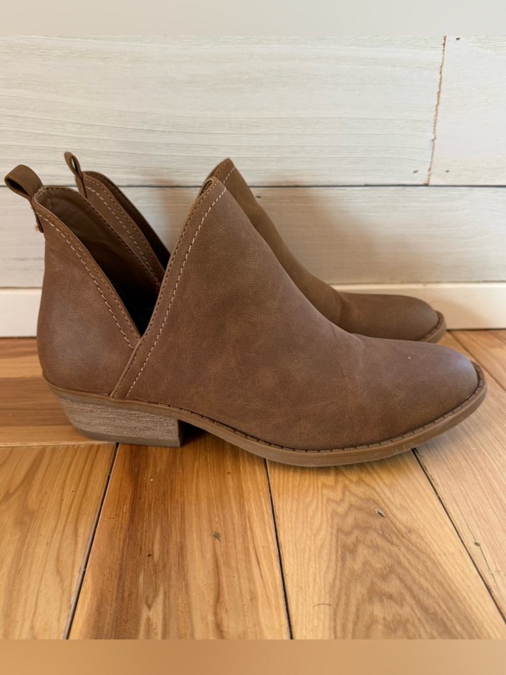 Universal Thread Shoes - Picture 3 of 9